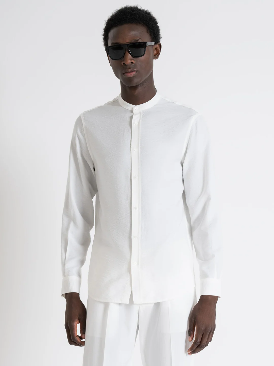 Antony Morato Men Off White Solid Band Collar Full Sleeves Shirt - Image 4