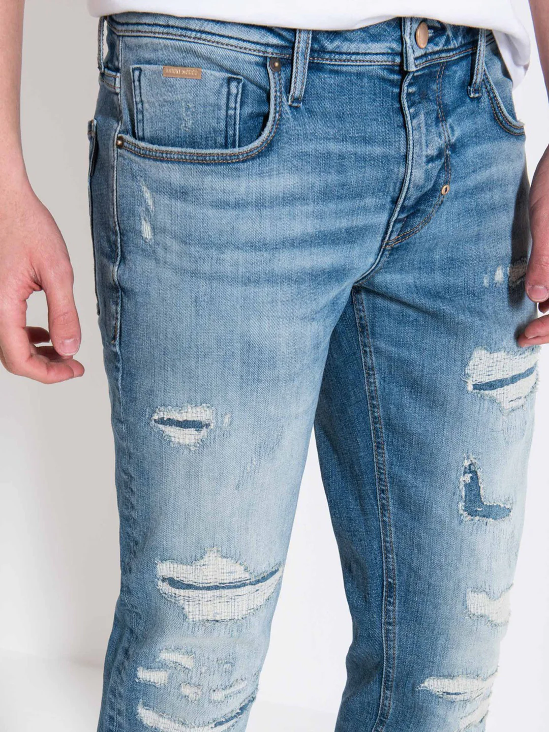 Antony Morato Men Blue Washed Mid-Rise Tapered Fit Jeans - Image 3