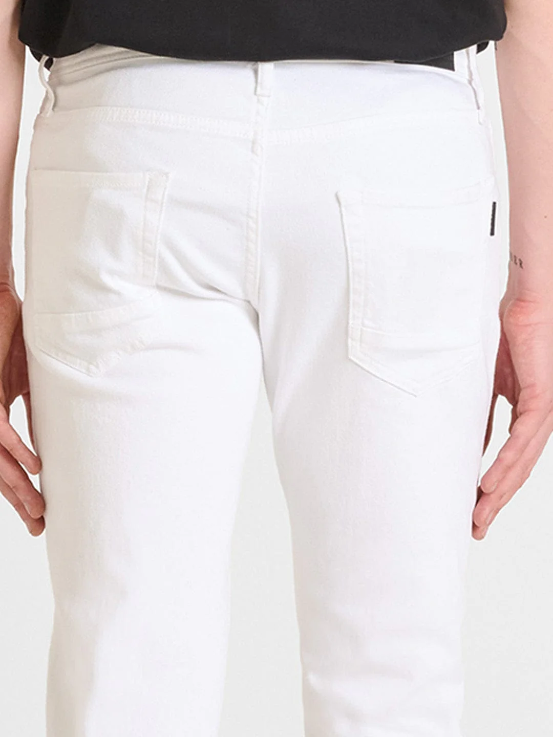 Antony Morato Men Cream Tapered Fit Solid Jeans - Image 4