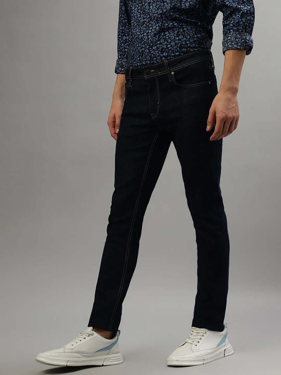 Antony Morato Men Solid Tapered Fit Jeans - Image 5