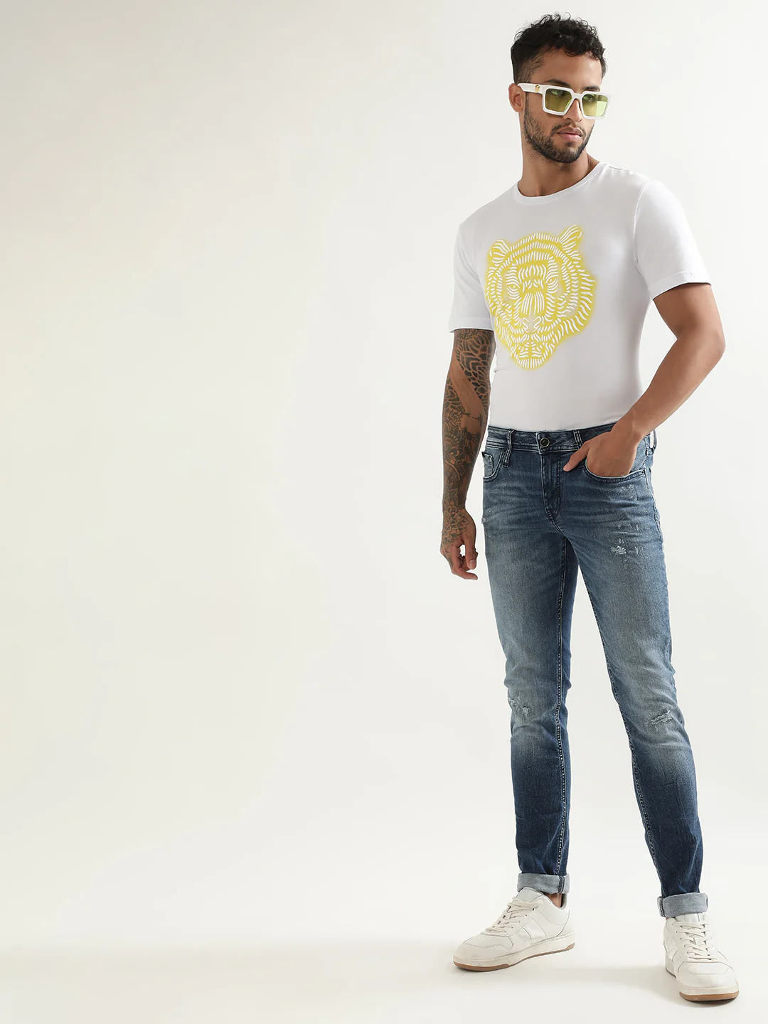 Antony Morato Men Tapered Fit Cotton Low Distress Mid-Rise Stretchable Jeans - Image 4
