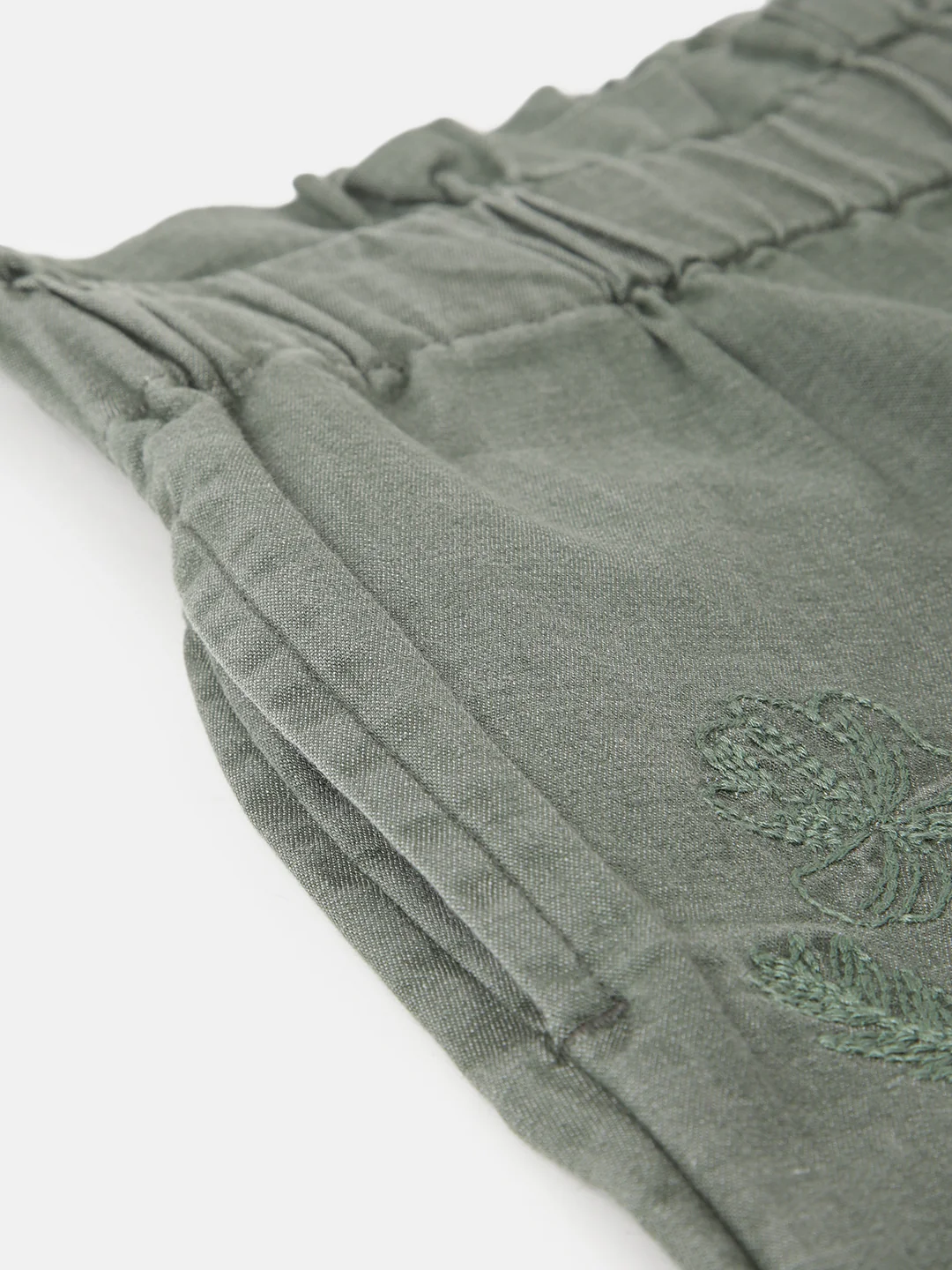 Blue Giraffe Girls Green Embroidered Regular Fit Shorts - Image 4