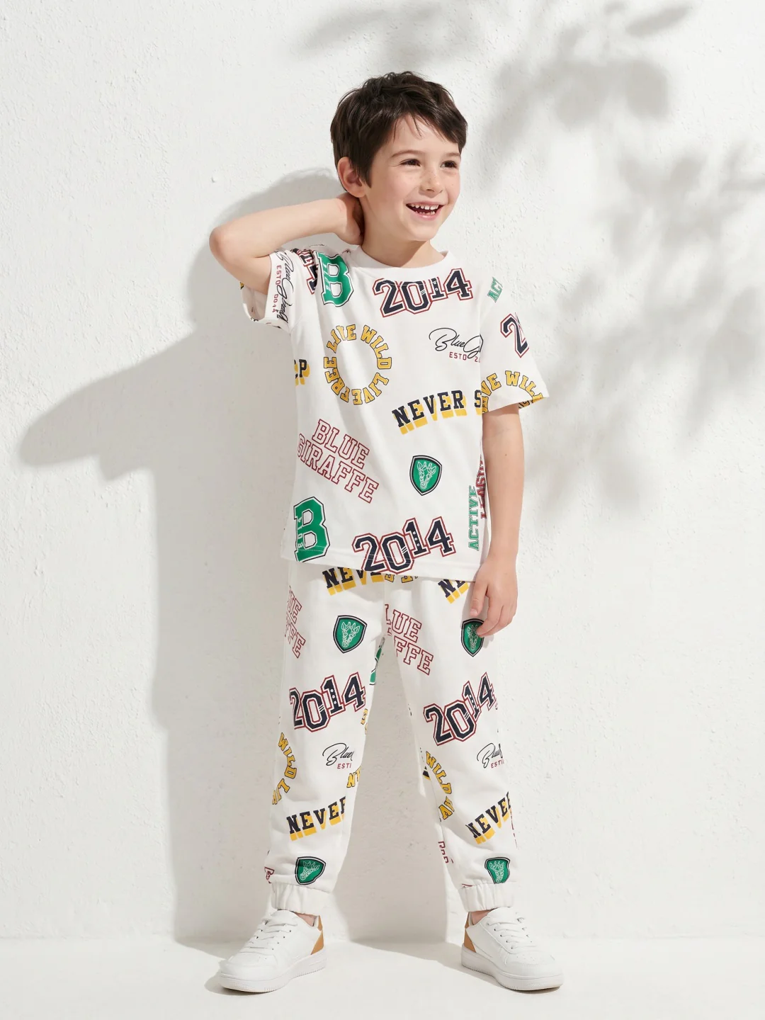Blue Giraffe Boys White Regular Fit Graphic Sweatpant