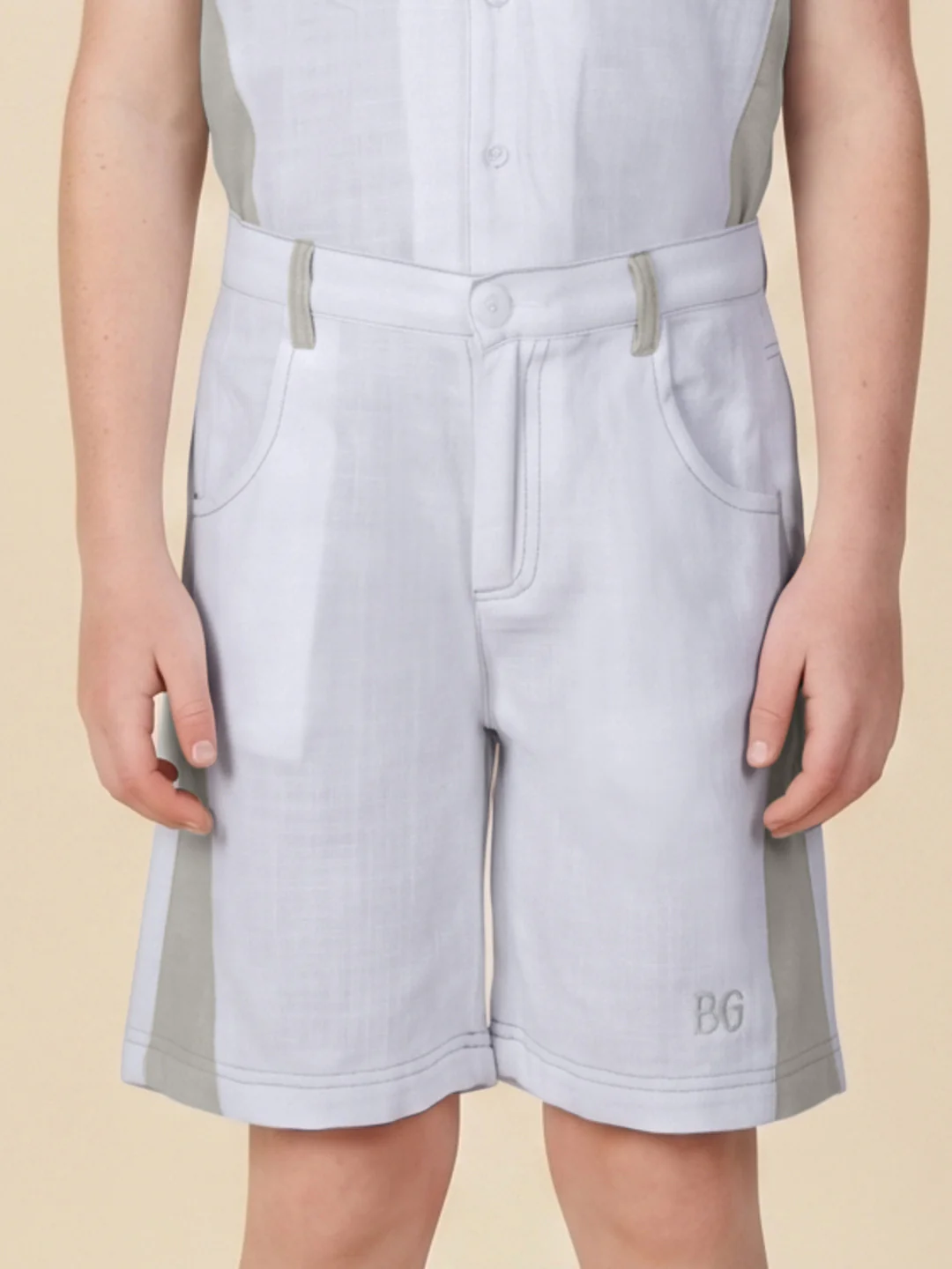 Blue Giraffe Boys White Solid Regular Fit Pure Cotton Shorts - Image 5