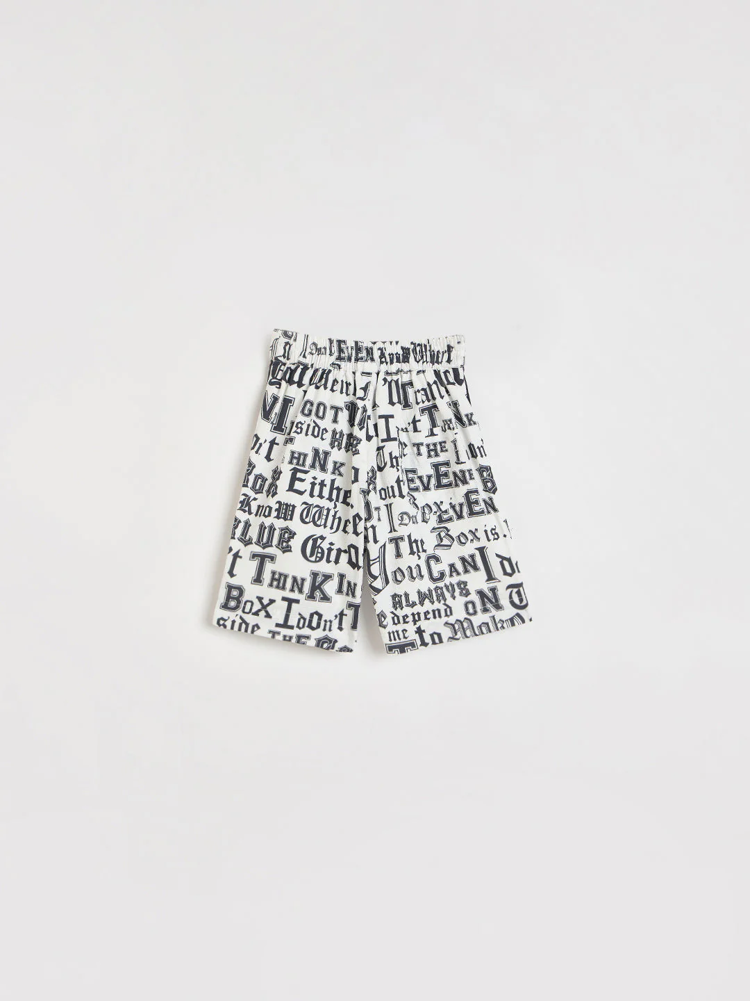 Blue Giraffe Boys White Printed Regular Fit Pure Cotton Shorts - Image 2