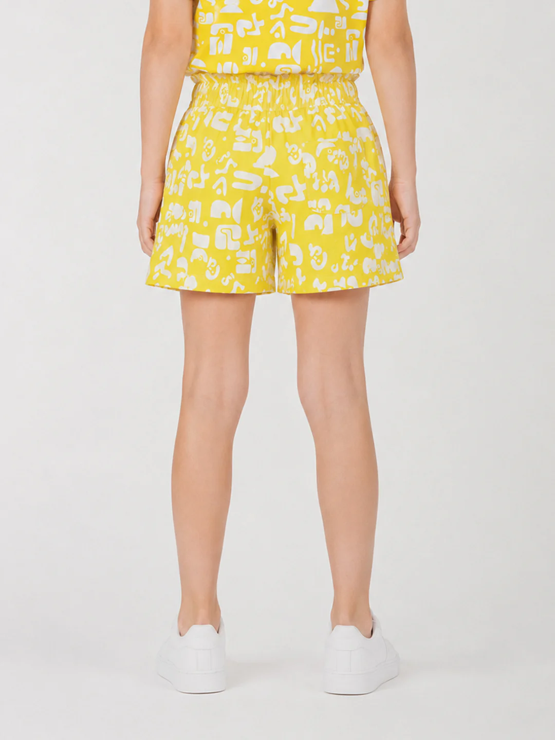 Blue Giraffe Girls Yellow Printed Regular Fit Pure Cotton Shorts - Image 3