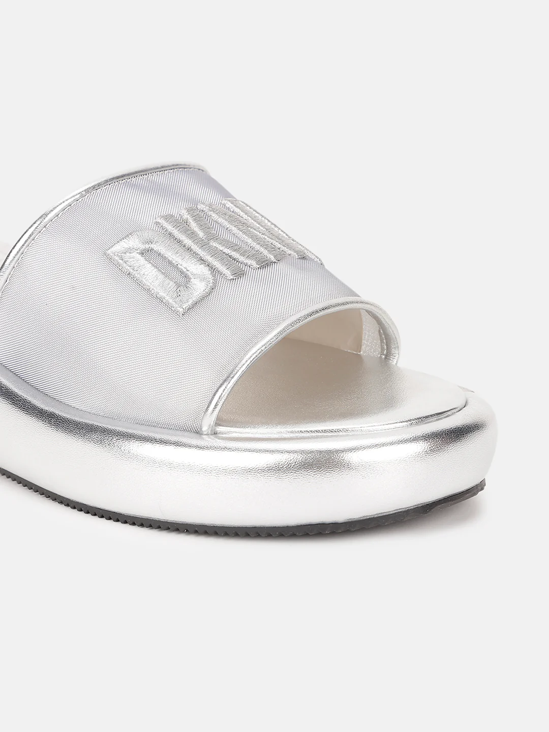 Dkny Women Silver Solid Embroidered Sliders - Image 4