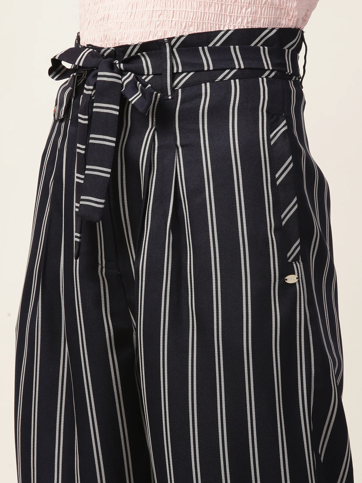 Elle Women Navy Blue Printed Slouch Fit Trouser - Image 5