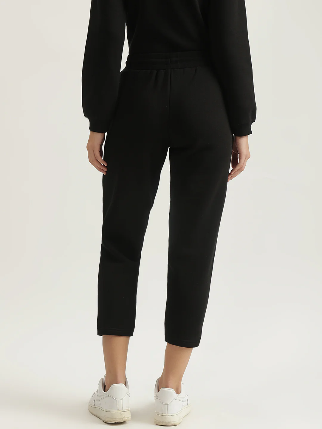 Elle Women Black Solid Tapered Fit Mid-Rise Flat Front Trouser - Image 3