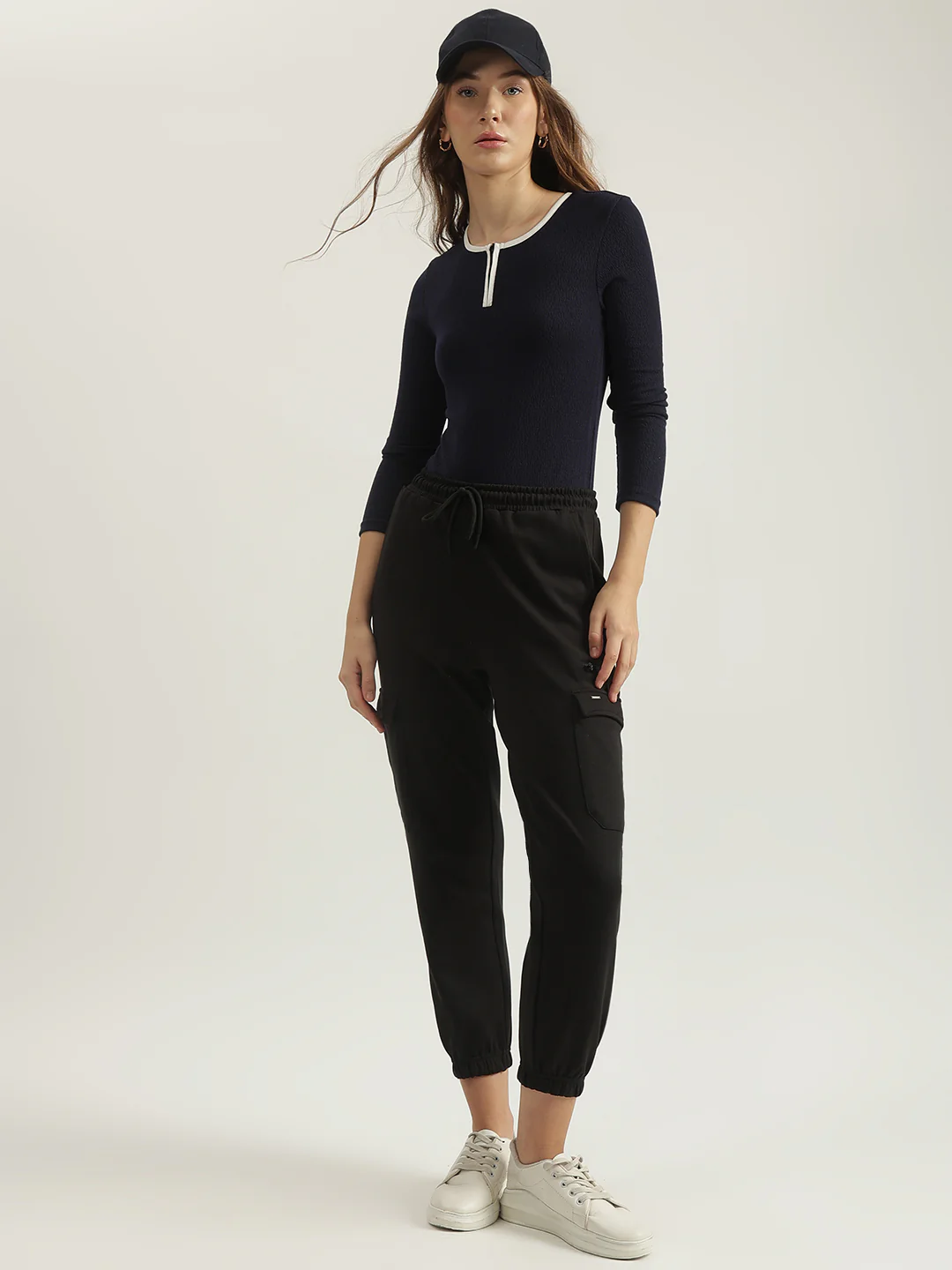 Elle Women Black Solid Relaxed Fit Mid-Rise Joggers Style Trouser - Image 4