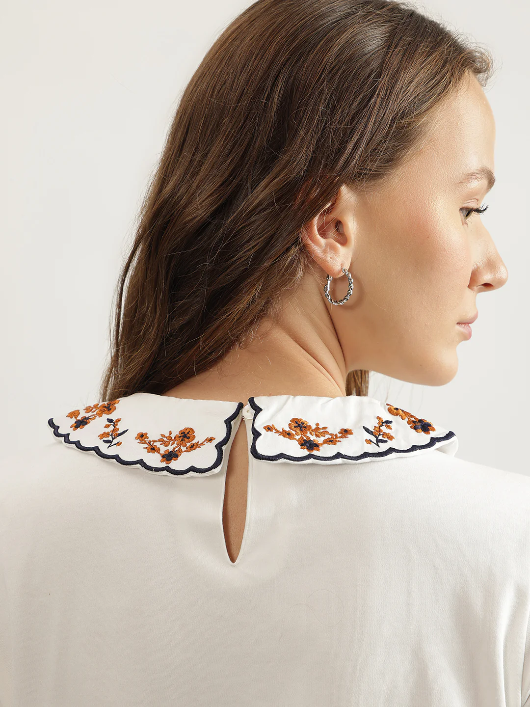 Elle Women Off White Solid Peter Pan Collar Short Sleeves Tshirt - Image 6