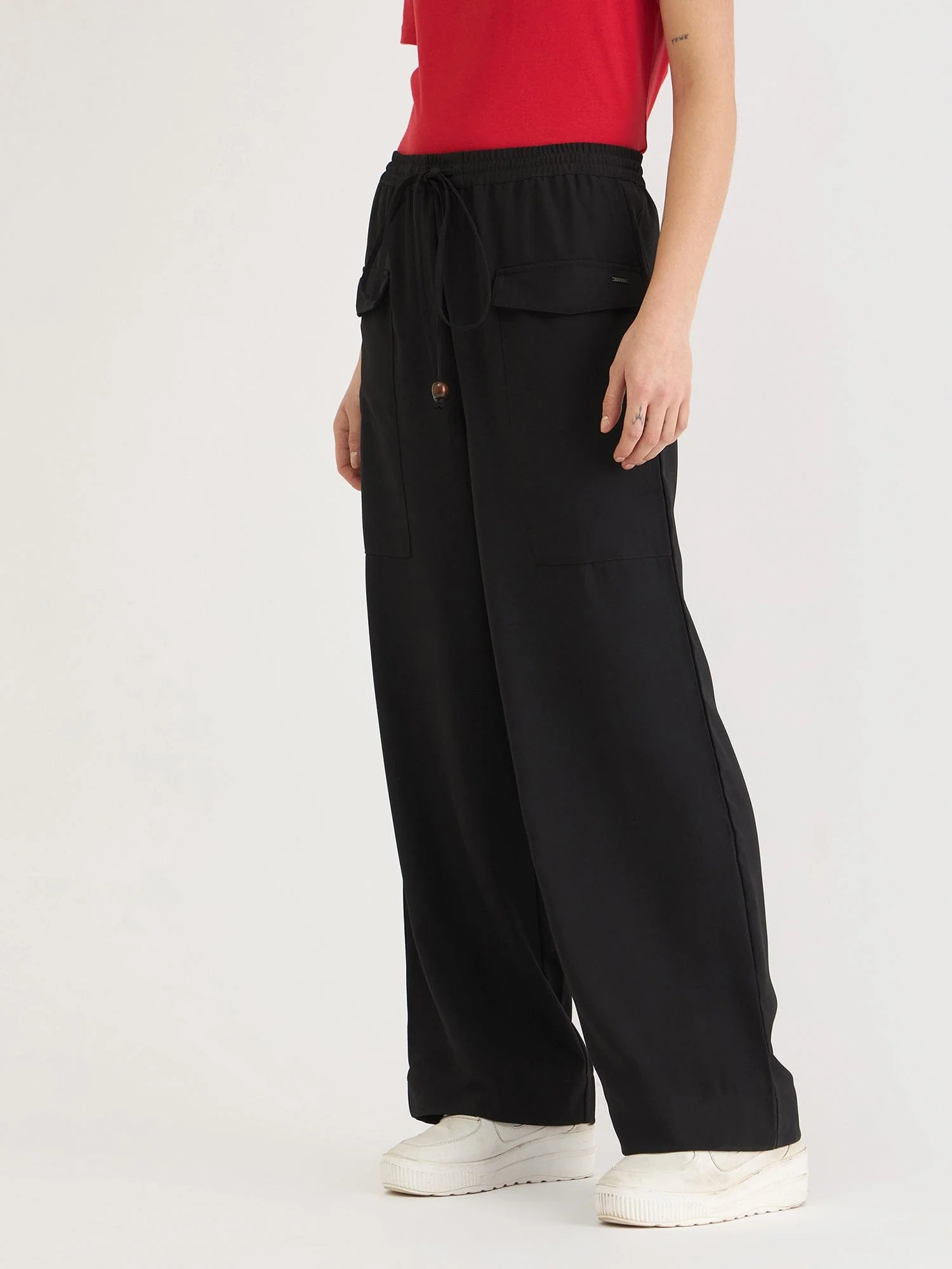 Elle Women Black Relaxed Fit Solid Cargo Trouser - Image 5