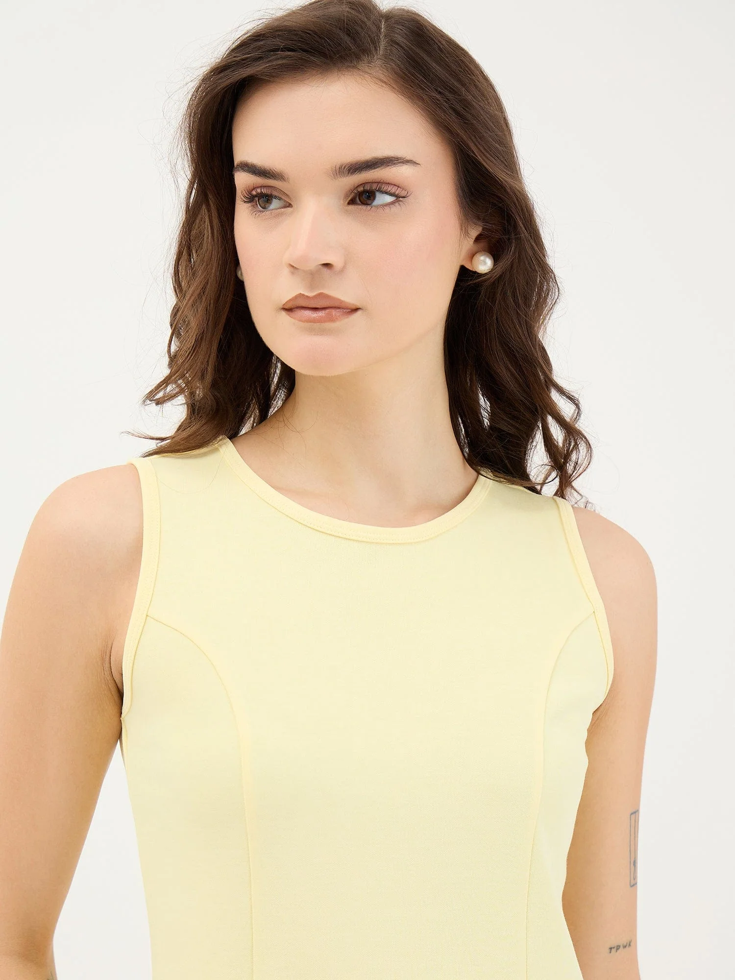 Elle Women Yellow Solid Round Neck Dress - Image 4