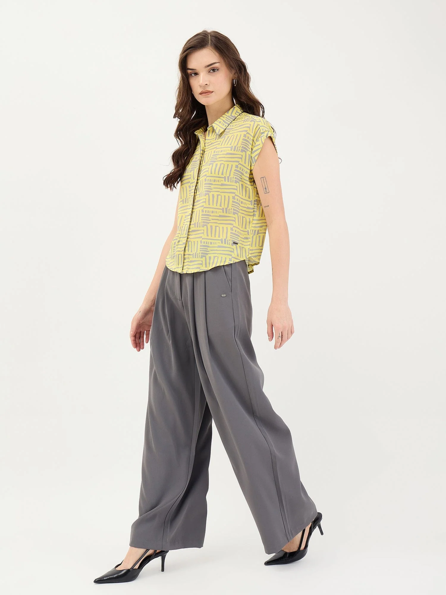 Elle Women Grey Flared Fit Solid Trouser - Image 2