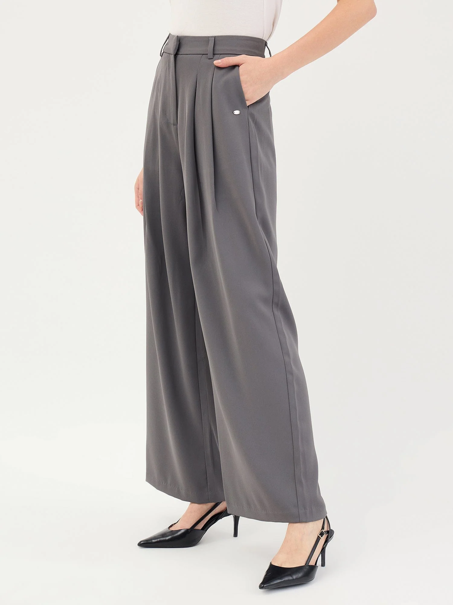 Elle Women Grey Flared Fit Solid Trouser - Image 3