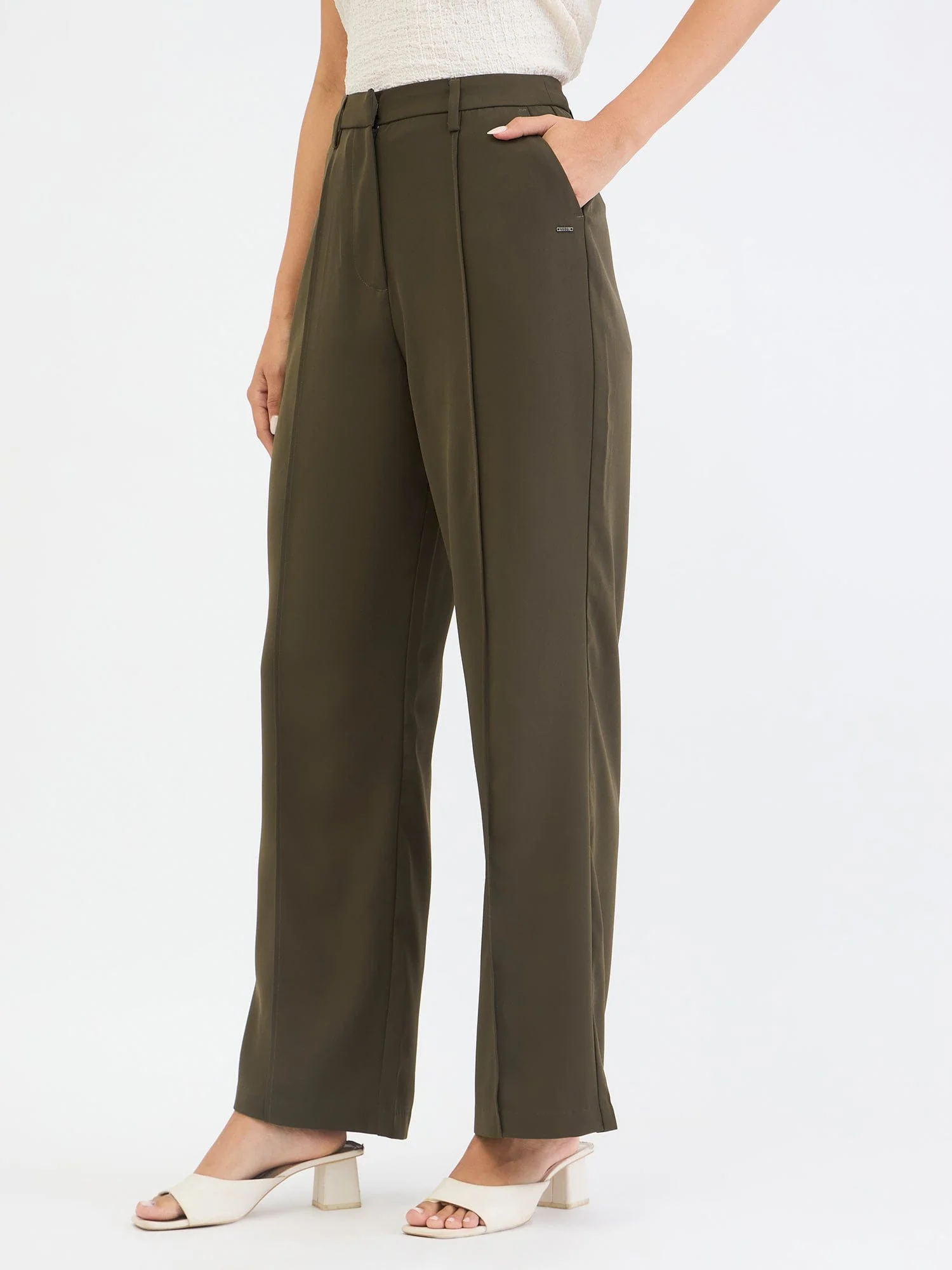 Elle Women Green Flared Fit Solid Trouser - Image 3