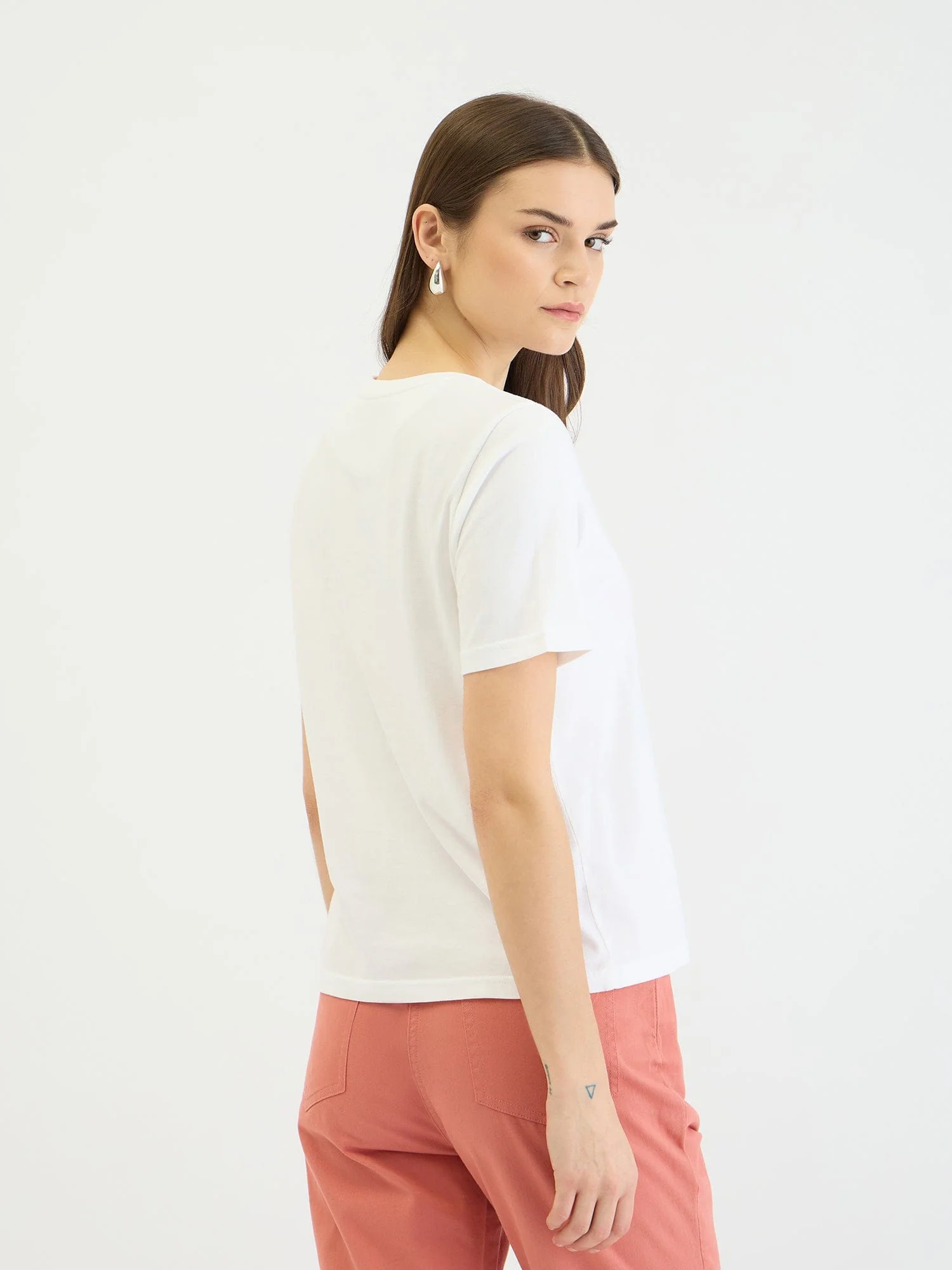 Elle Women White Solid Round Neck Tshirt - Image 3