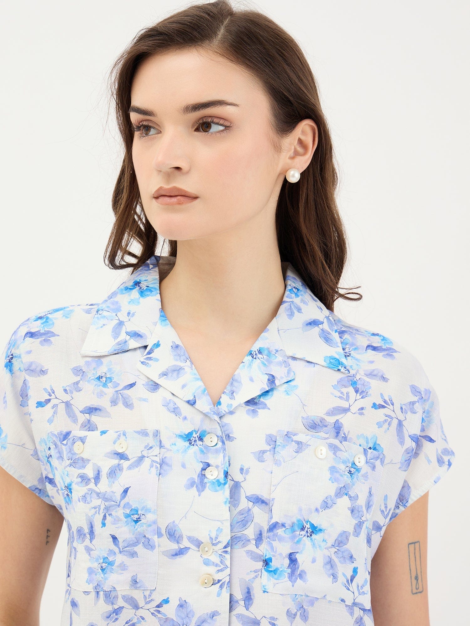 Elle Women Blue Printed Resort Collar Top - Image 4