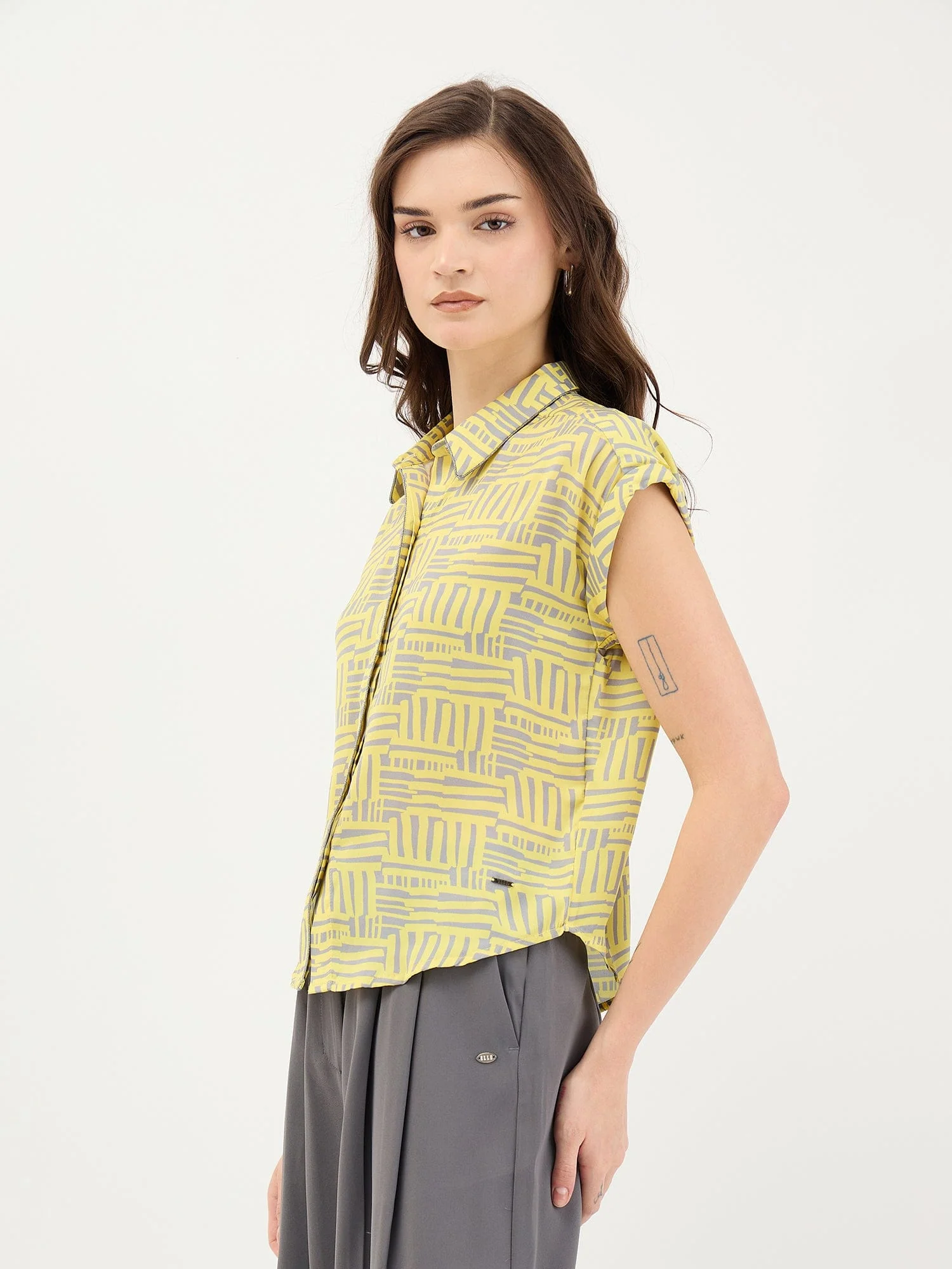 Elle Women Grey Aop Collar Top - Image 3