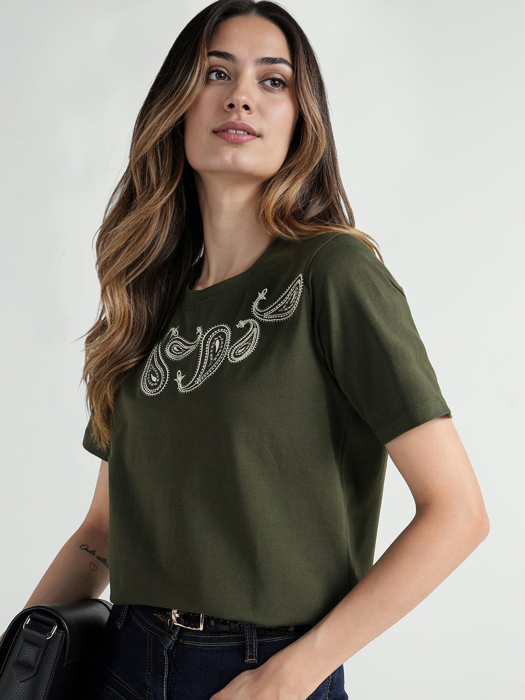 Elle Women Green Solid Round Neck Tshirt - Image 5