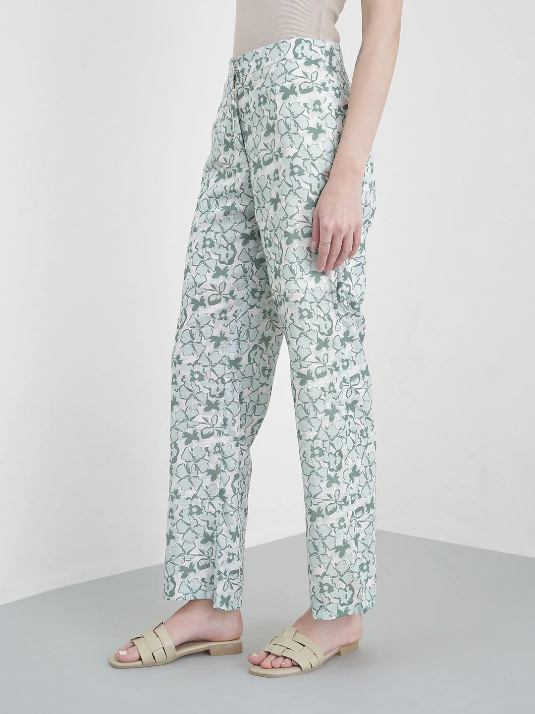 Elle Women Green Printed Relaxed Fit Trouser - Image 3