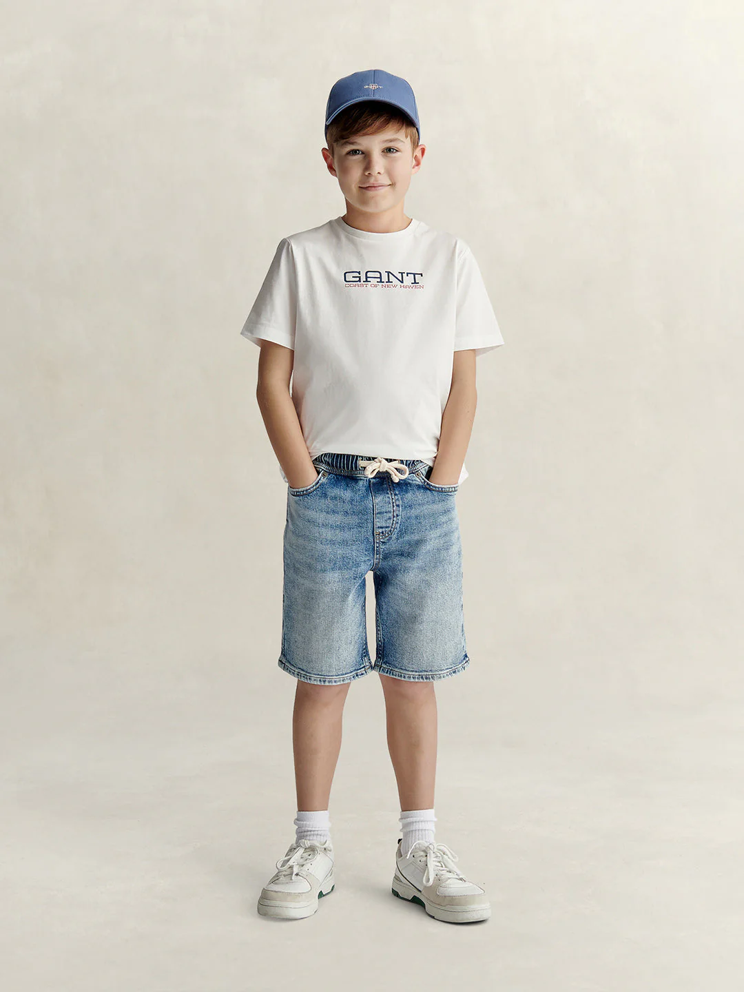Gant Boys White Printed Regular Fit Pure Cotton T-Shirt - Image 5