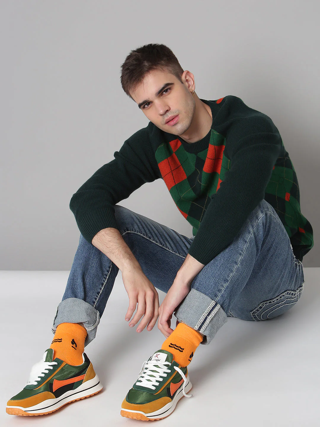 Gant Men Green Solid Round Neck Sweater - Image 5