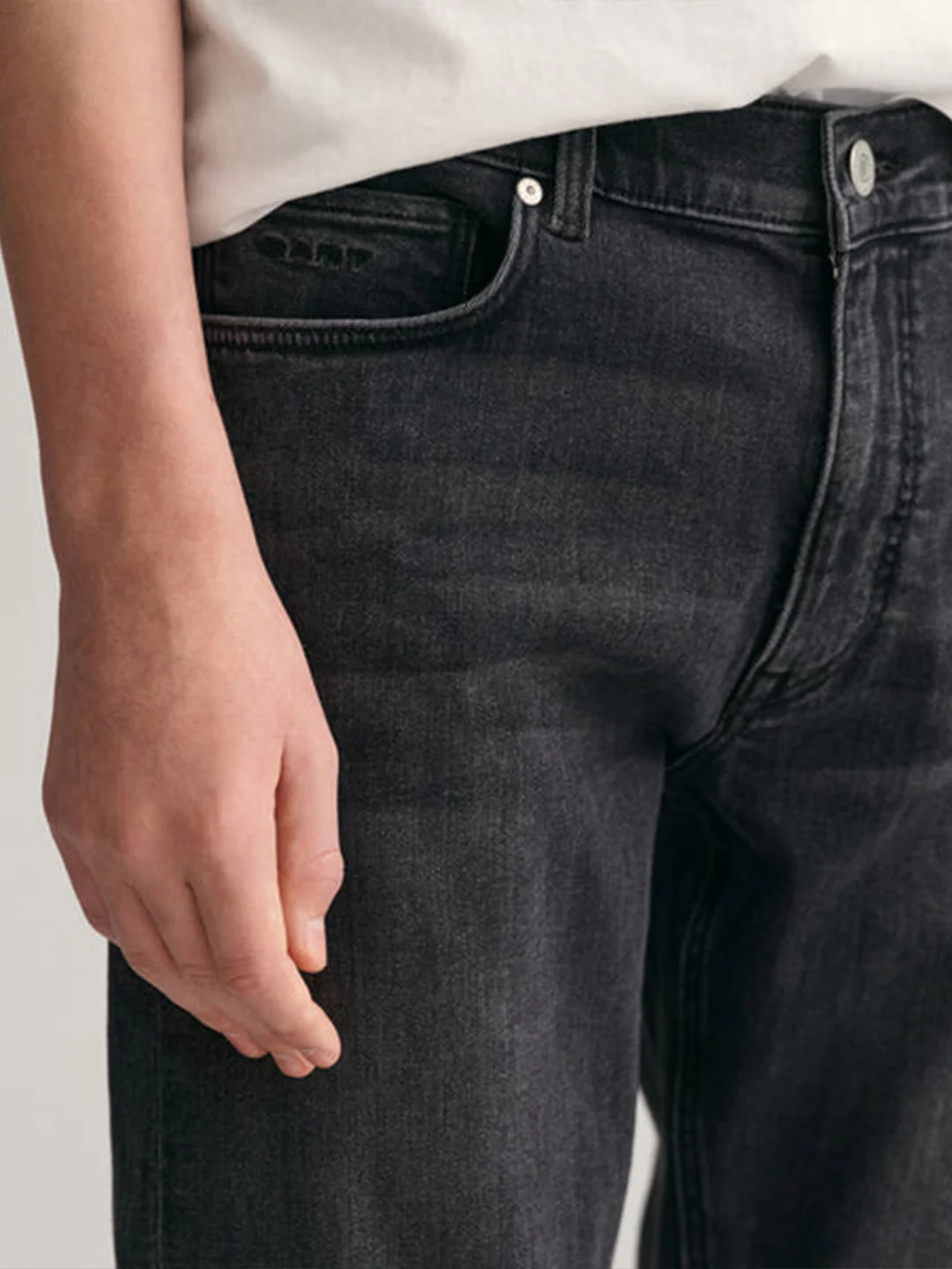 Gant Boys Black Washed Mid-Rise Slim Fit Jeans - Image 4