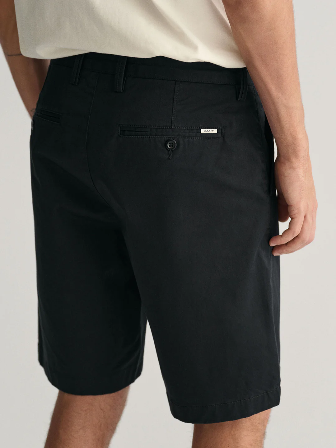 Gant Men Black Solid Slim Fit Mid-Rise Shorts - Image 5