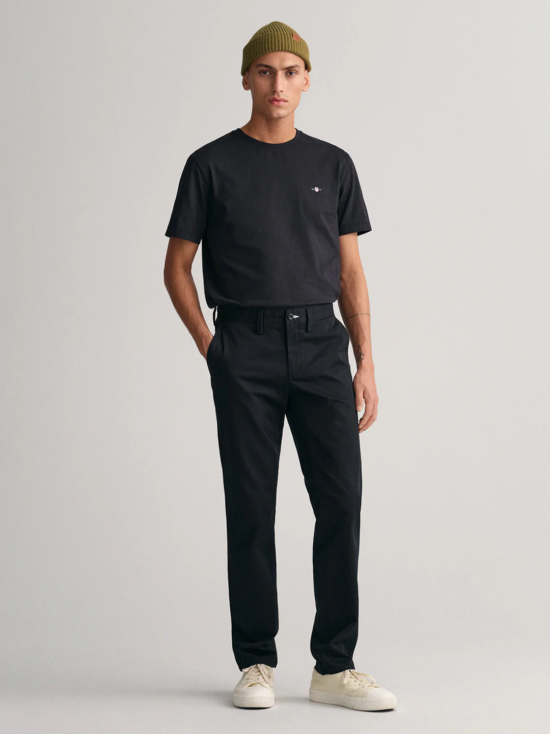 Gant Men Black Solid Slim Fit Mid-Rise Trouser - Image 3