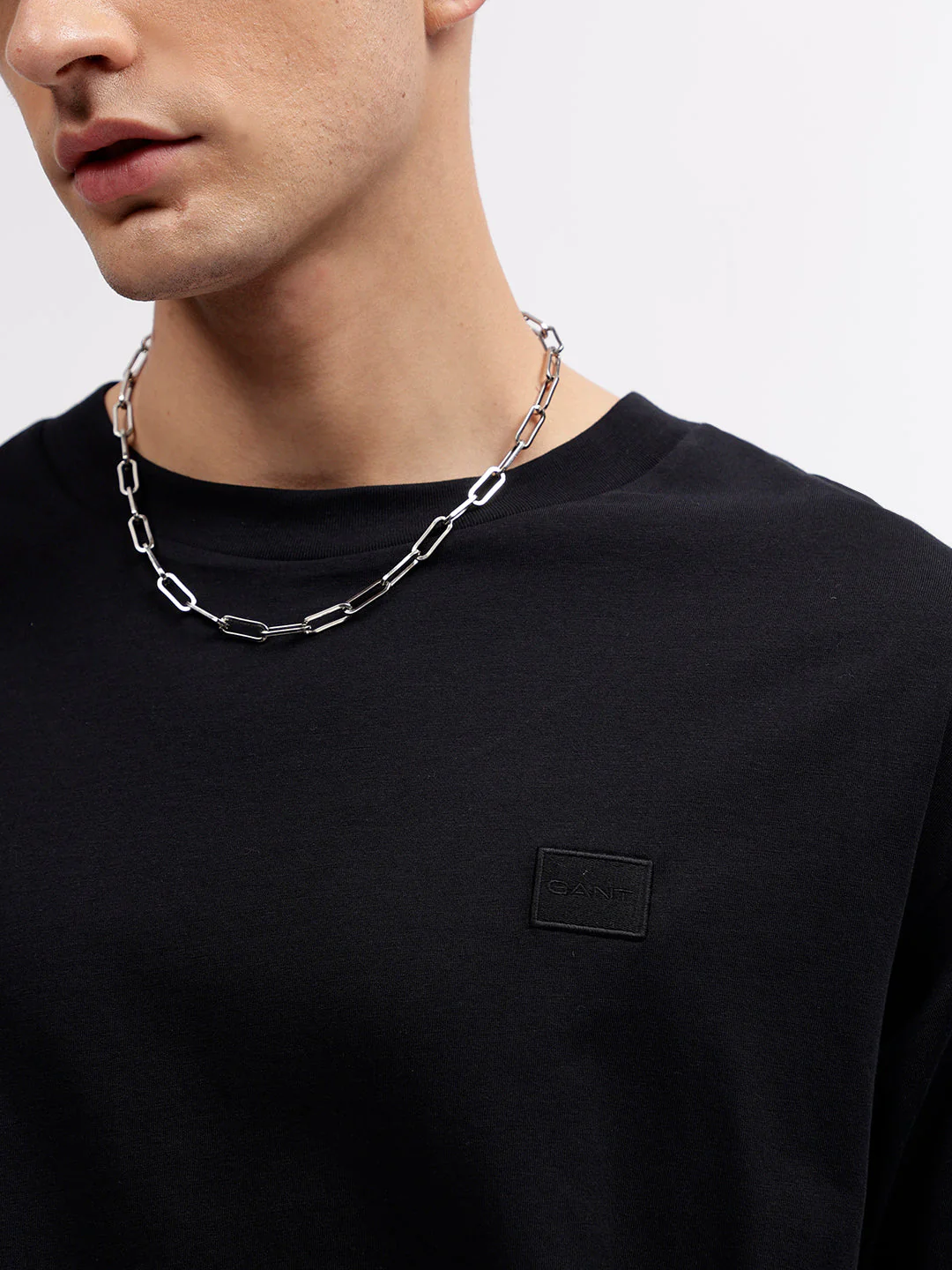 Gant Men Black Solid Round Neck Short Sleeves Tshirt - Image 6