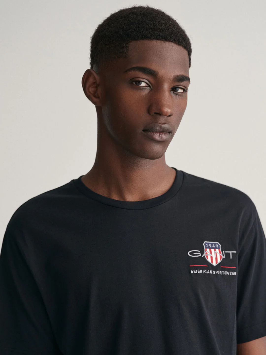 Gant Men Black Solid Round Neck Short Sleeves Tshirt - Image 4