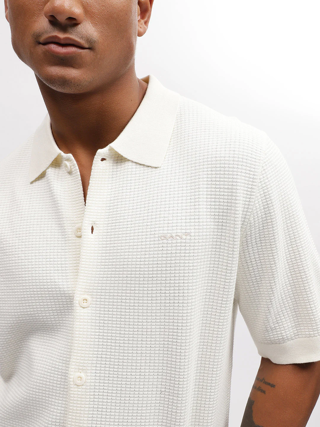 Gant Men Cream Solid Spread Collar Short Sleeves Shirt - Image 6