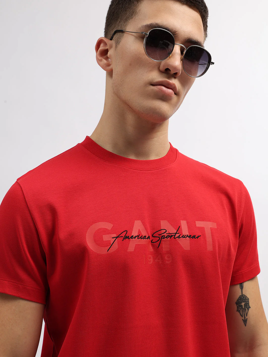 Gant Men Red Solid Round Neck Short Sleeves Tshirt - Image 6
