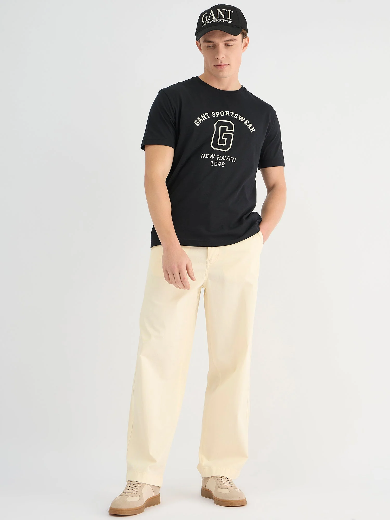 Gant Men Black Regular Fit Solid Round Neck Tshirt - Image 2