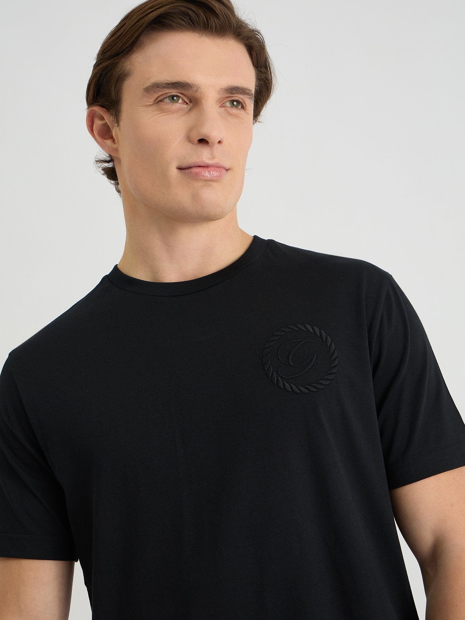 Gant Men Black Regular Fit Solid Crew Neck Tshirt - Image 4