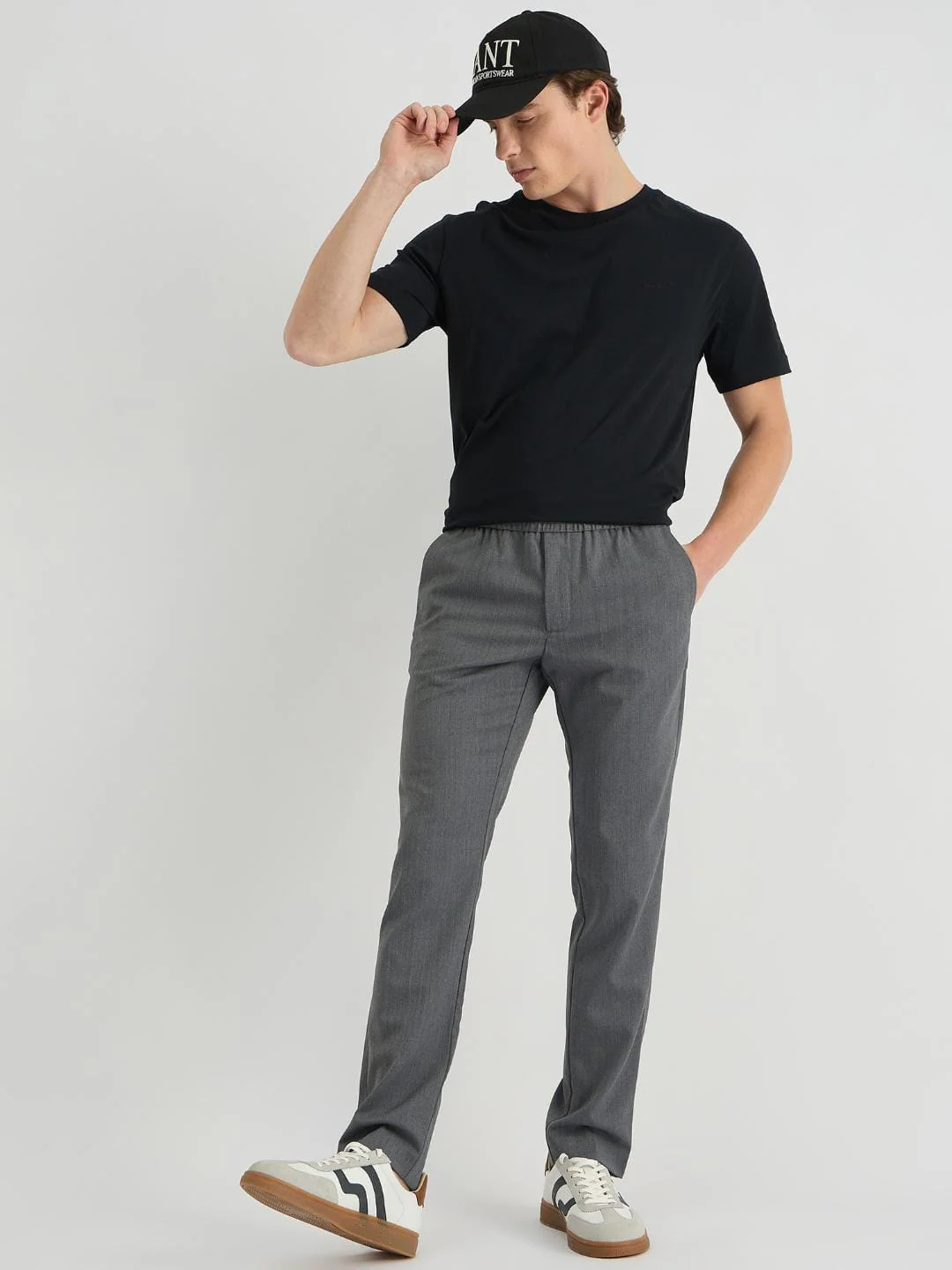 Gant Men Black Regular Fit Solid Crew Neck Tshirt - Image 2