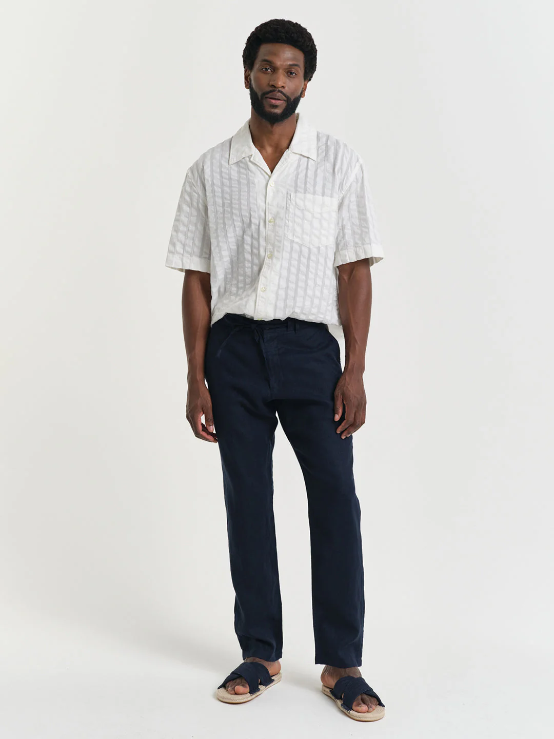 Gant Men Blue Relaxed Fit Solid Linen Trouser - Image 5