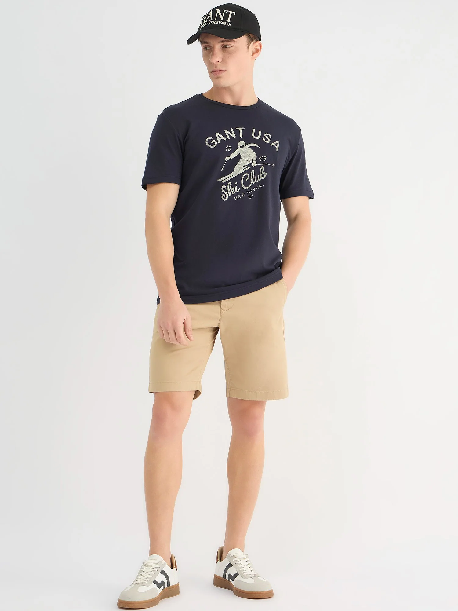 Gant Men Blue Regular Fit Solid Crew Neck Tshirt - Image 2