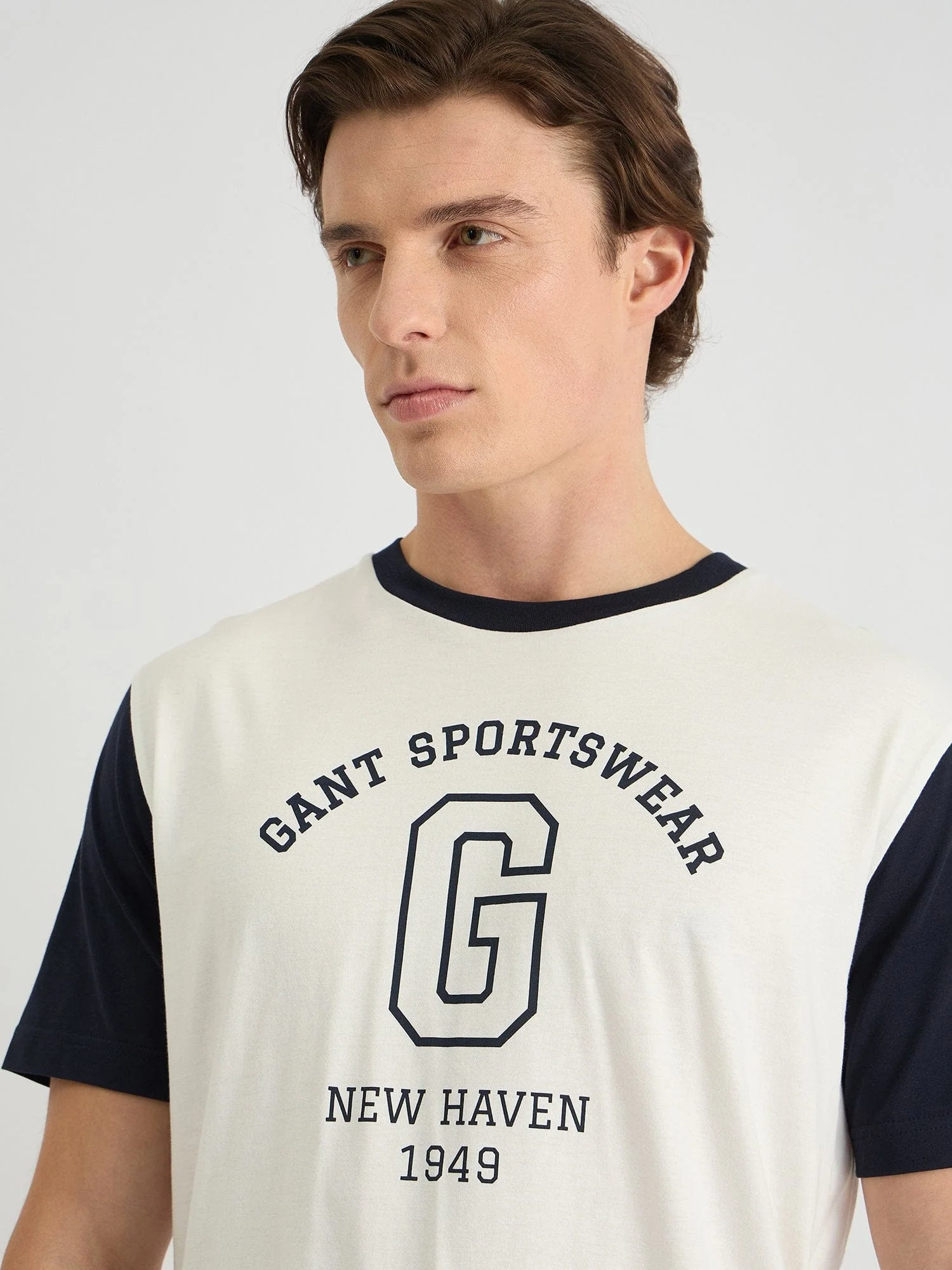 Gant Men White Regular Fit Solid Crew Neck Tshirt - Image 4