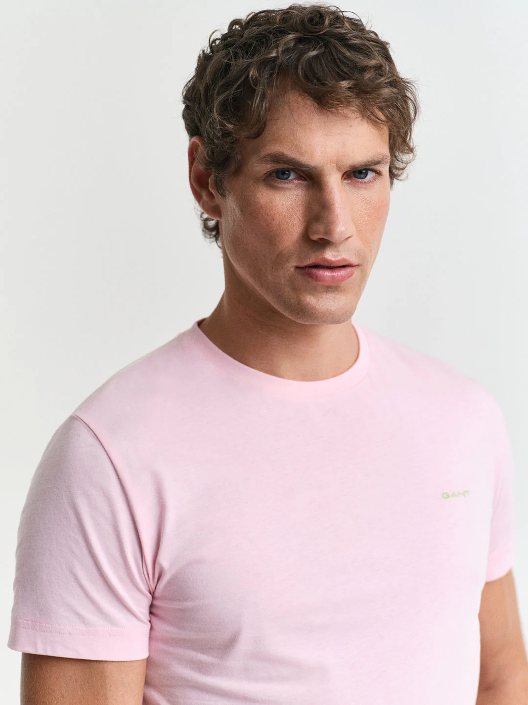 Gant Men Pink Solid Round Neck Short Sleeves T-Shirt - Image 3