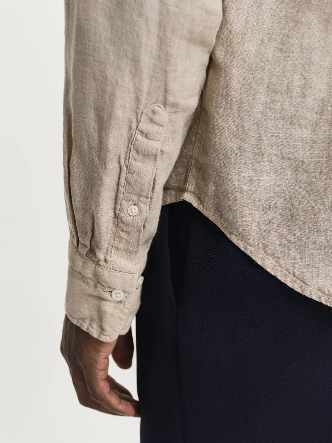 Gant Men Beige Regular Fit Solid Linen Shirt - Image 3