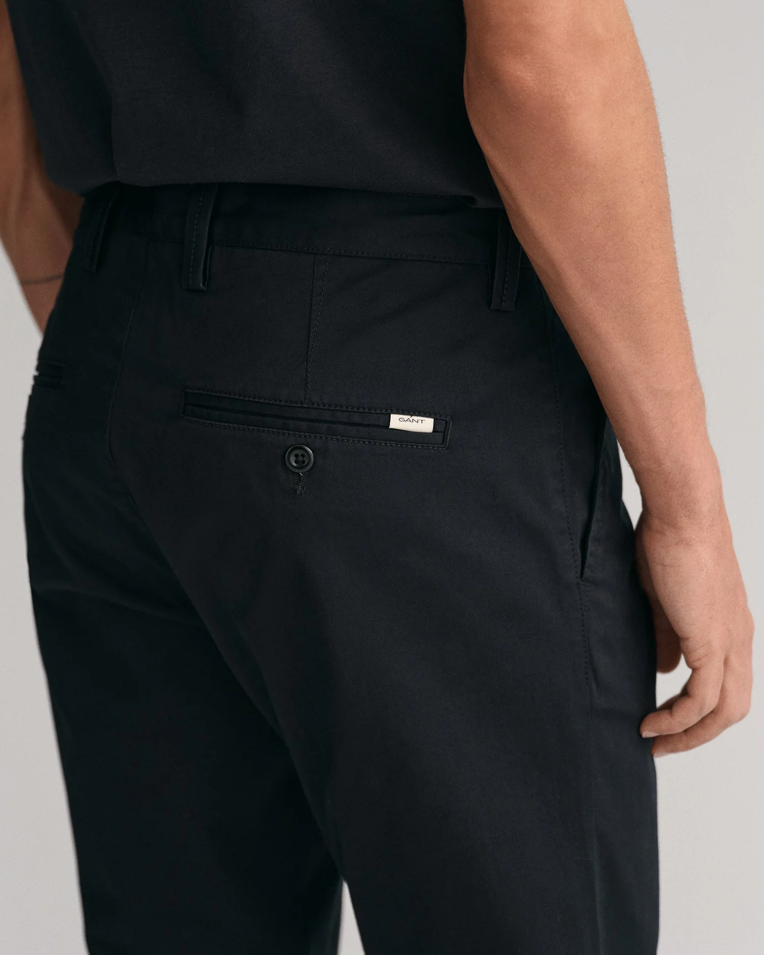 Gant Men Black Solid Slim Fit Trouser - Image 3