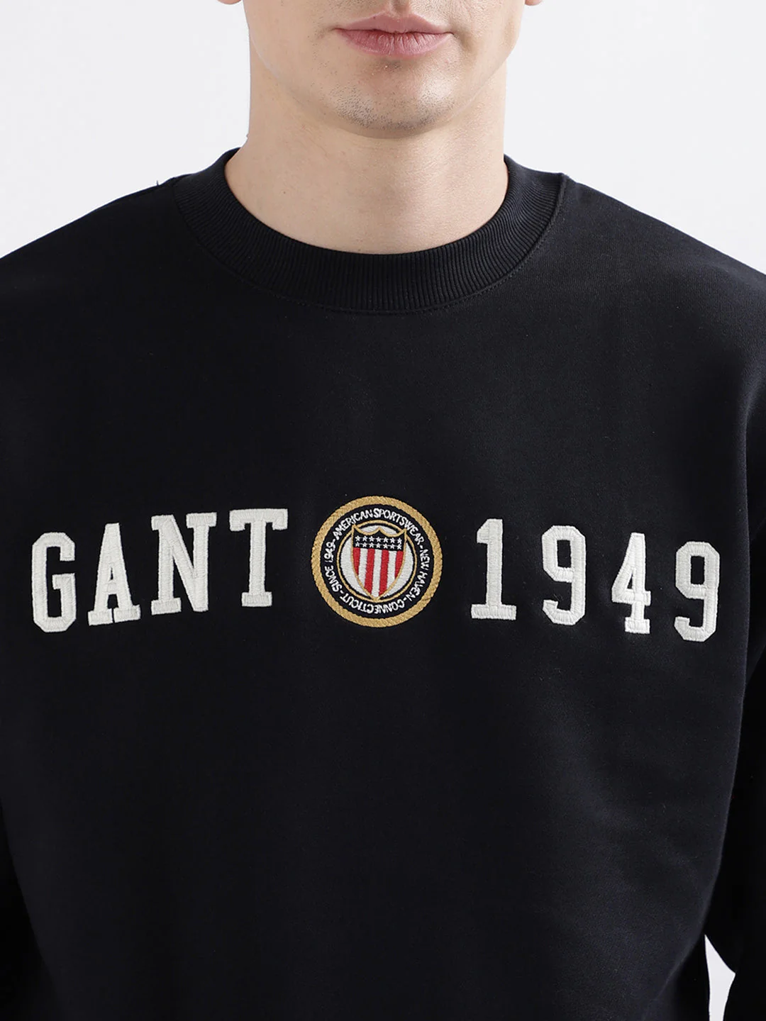 Gant Men Black Solid Full Sleeves Round Neck Sweatshirt - Image 6