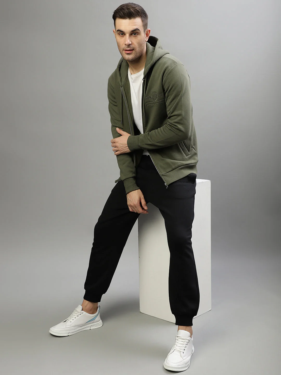 Gant Men Solid Hooded Full Sleeves Sweatshirt - Image 5