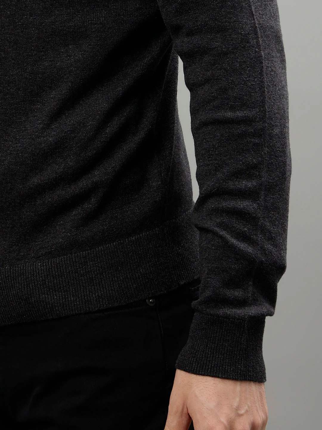 Gant Men Solid V Neck Long Sleeves Sweater - Image 7