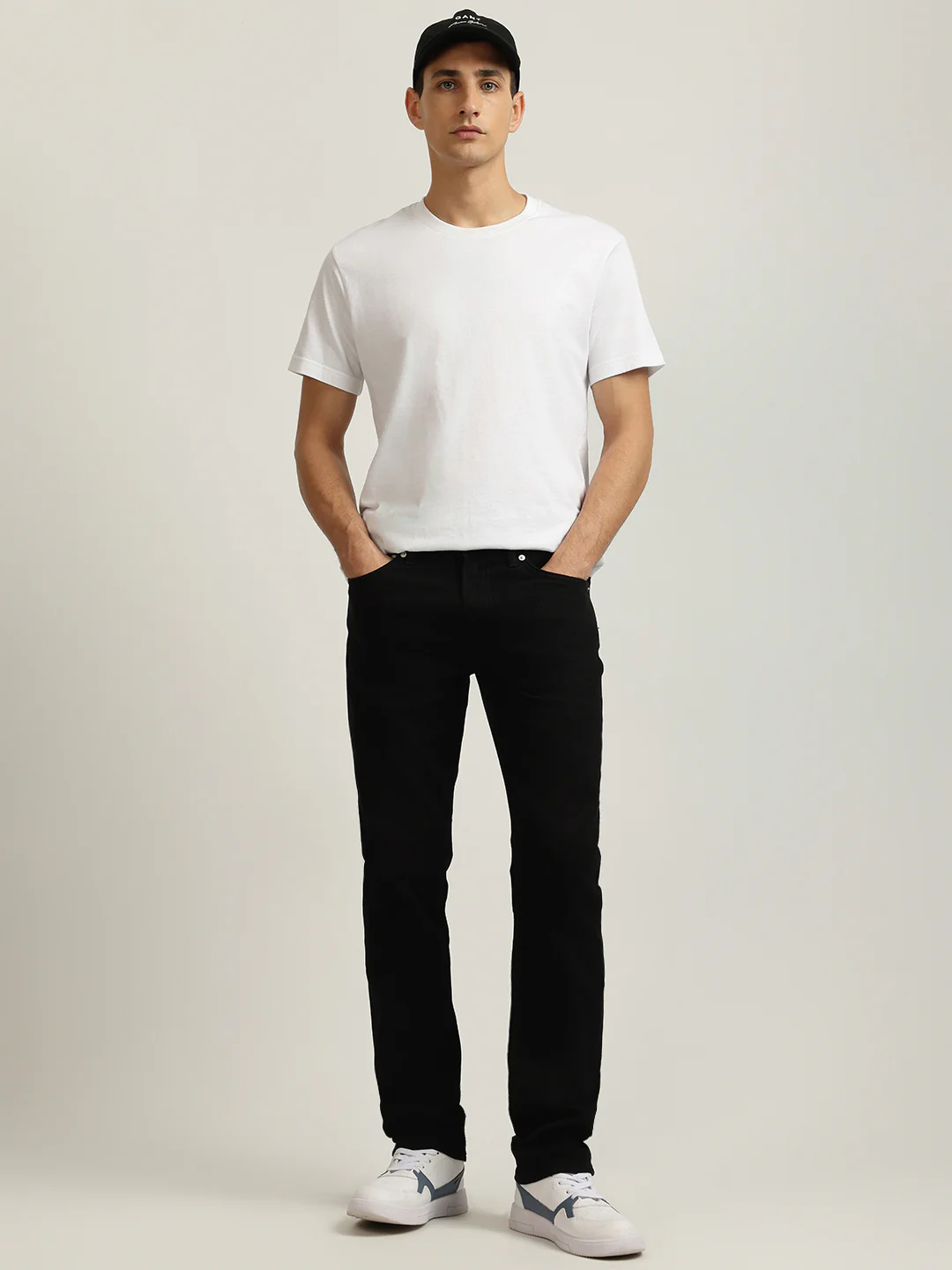 Gant Men Solid Mid-Rise Jeans - Image 4