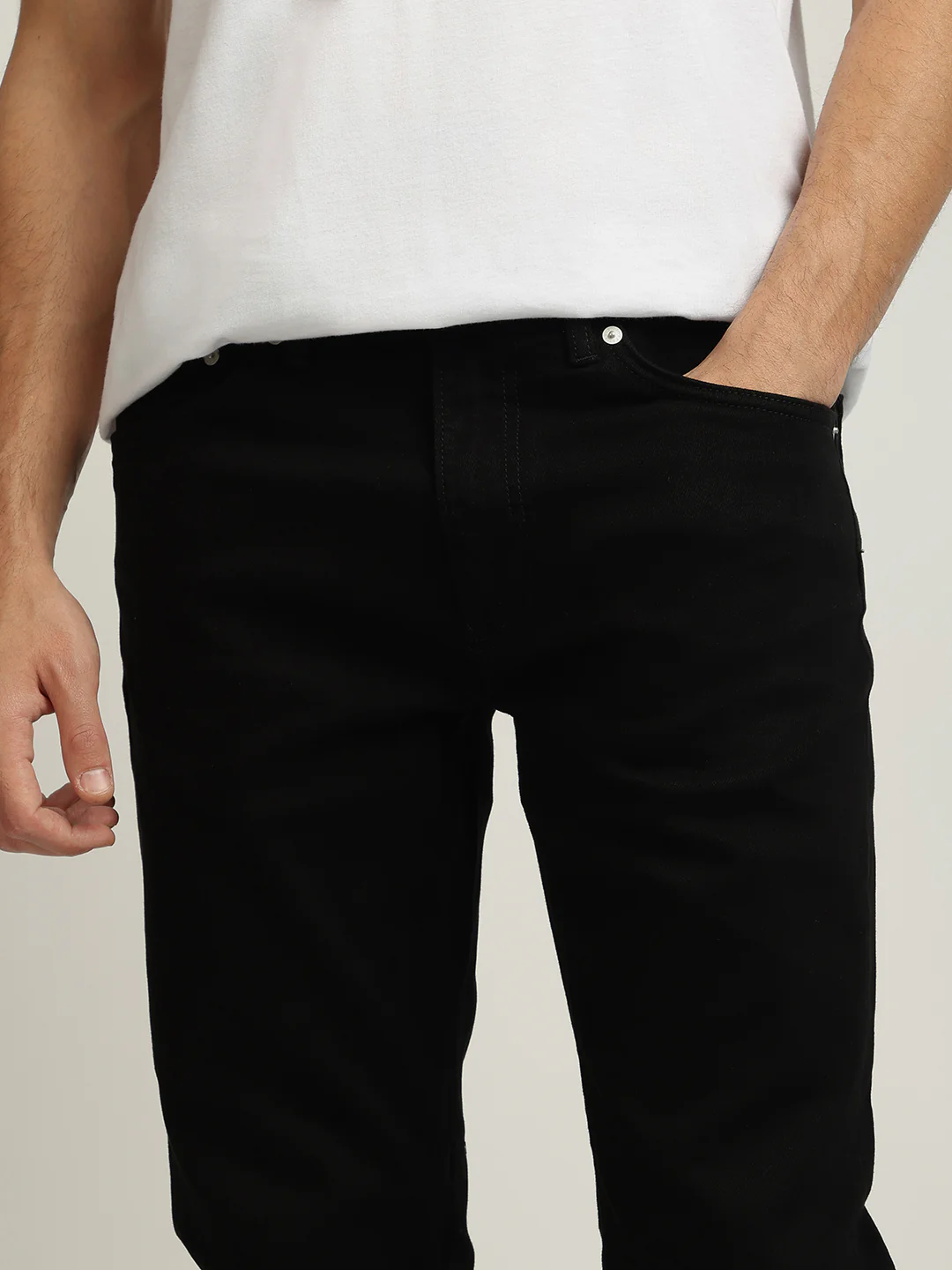 Gant Men Solid Mid-Rise Jeans - Image 5
