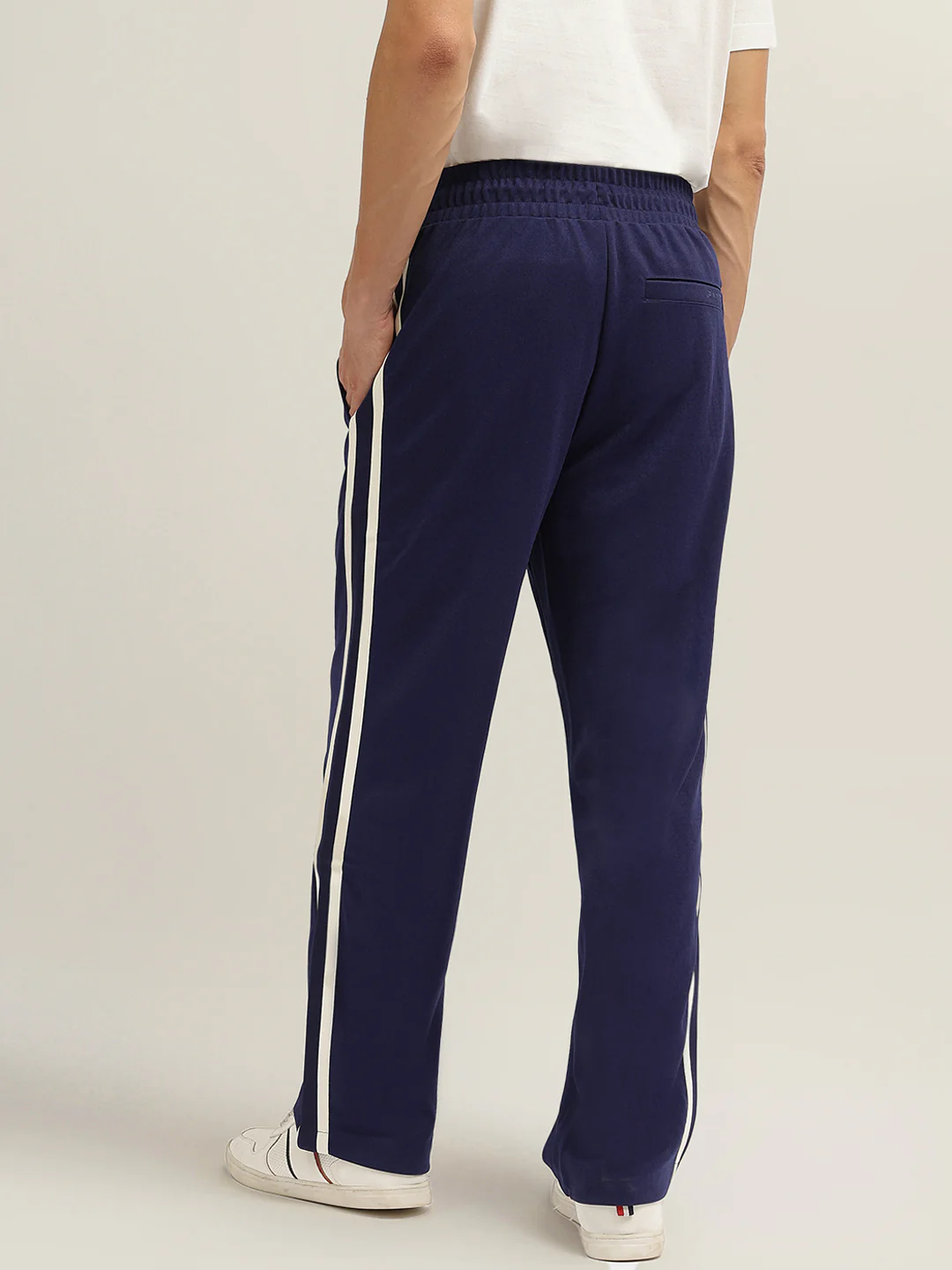 Gant Men Blue Solid Mid-Rise Track Pants - Image 2