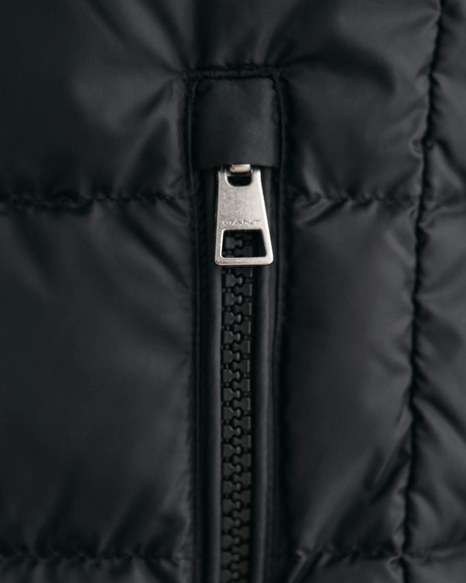 Gant Men Black Solid Stand Collar Sleeveless Puffer Jacket - Image 5